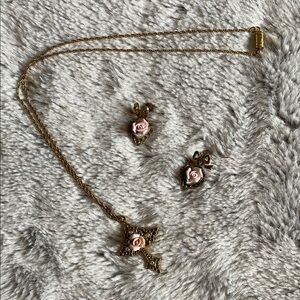 Vintage 1928 Gold and Pink Rose Pendant Necklace and heart Earrings Set
